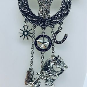 Vintage Silver Tone Costume Western Theme Necklace.  Horseshoe